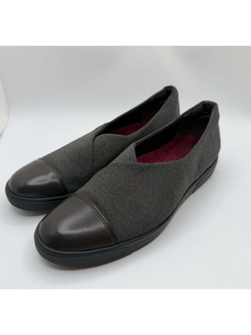 Munro Plum Stretch Fabric Slip-On Flats Women's Size 9.5M Grey Walking Shoes